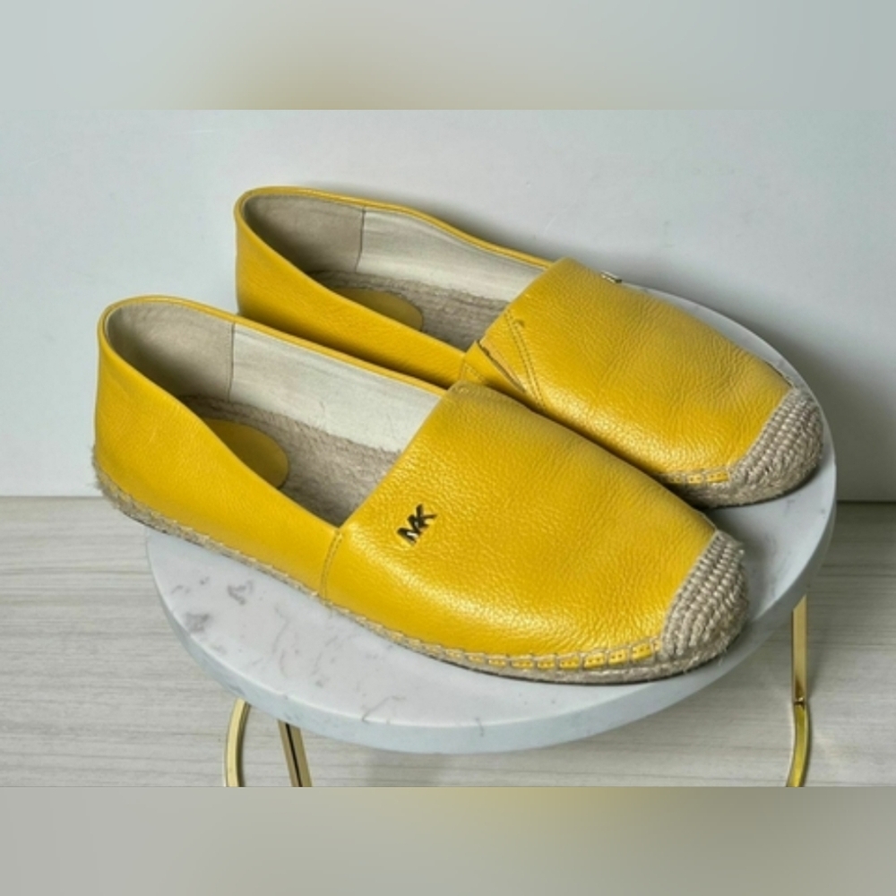 Michael Kors MK Hastings Size 7.5 Pebble Leather Yellow Slip On Espadrilles